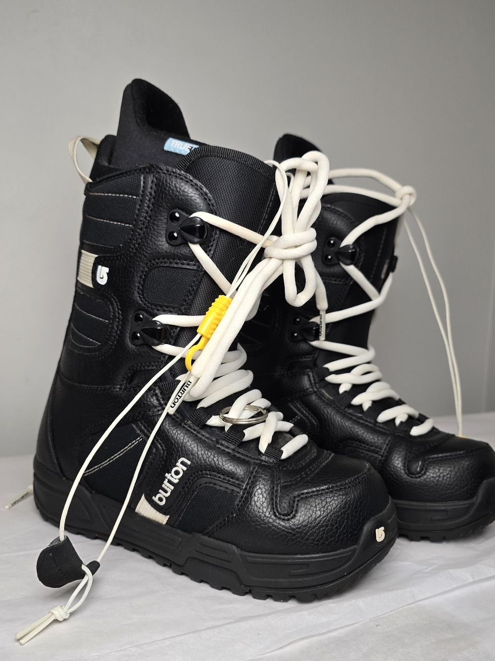 Burton COCO Womens/ Girls Black Snowboard Boots with White Laces